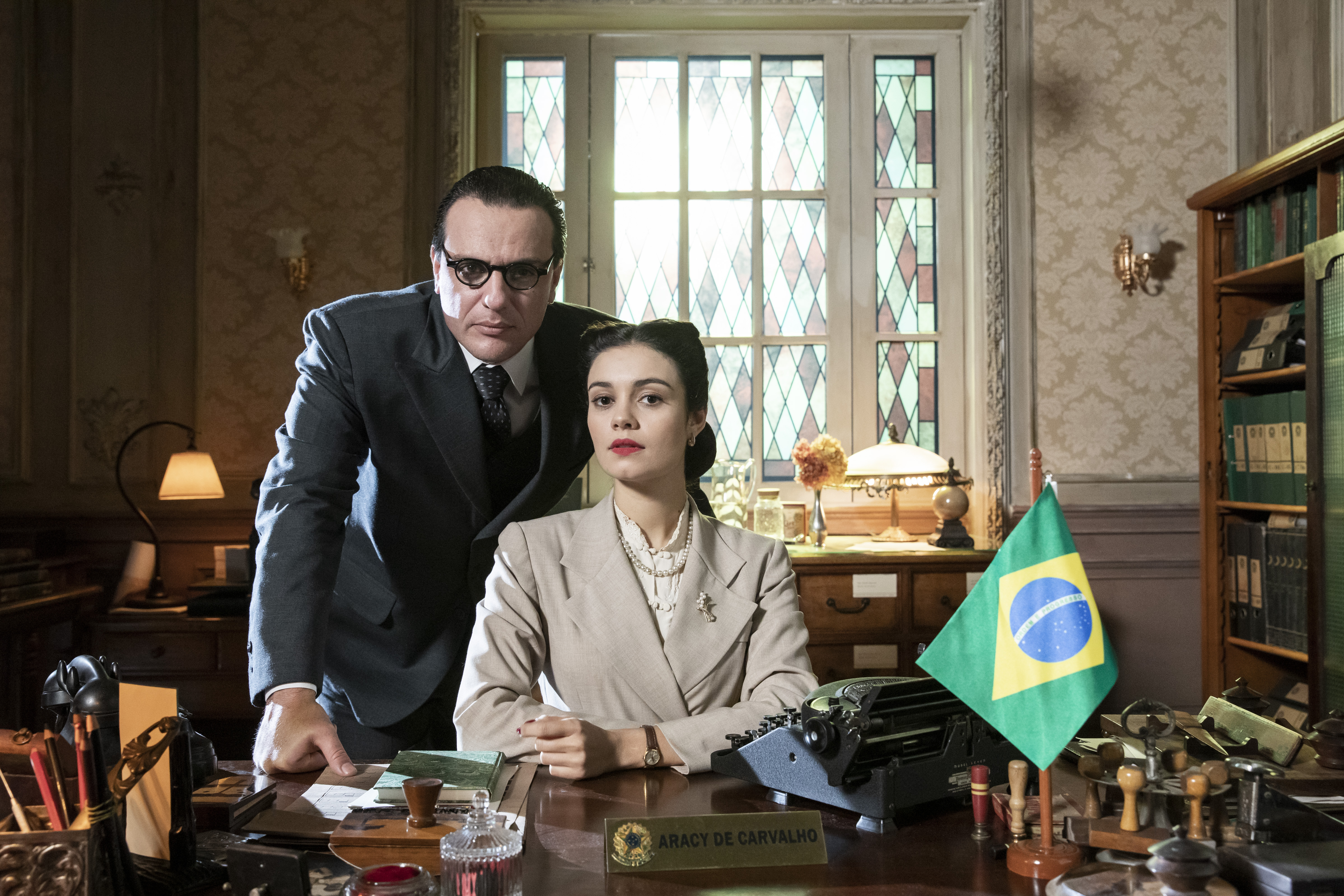 TV tonight Rodrigo Lombardi as João Guimarães Rosa and Sophie Charlotte as Aracy Carvalho