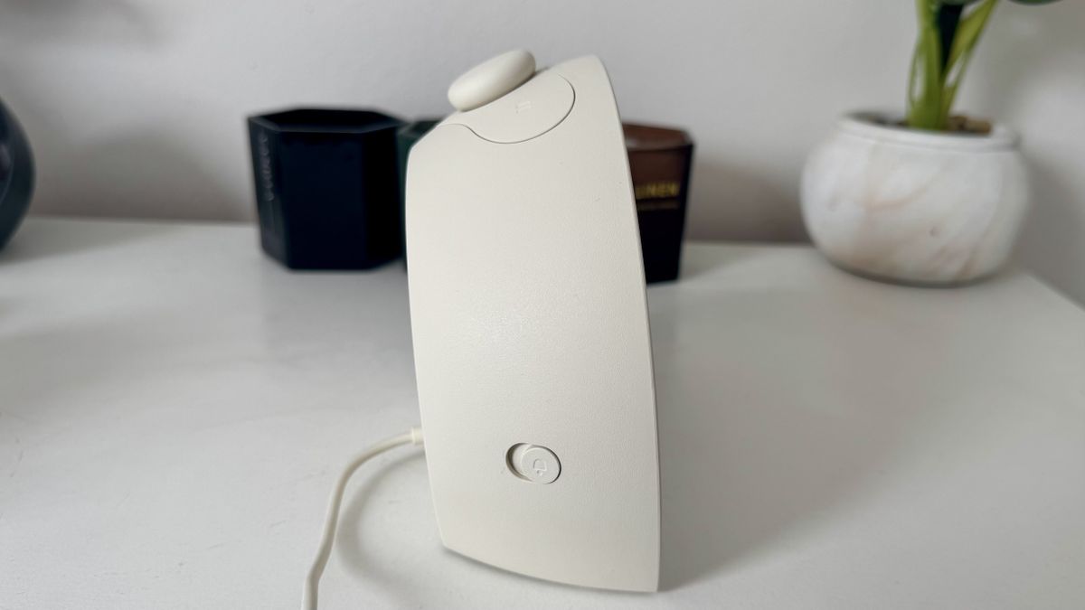 Buttons on the Hatch Restore 3 sunrise alarm clock