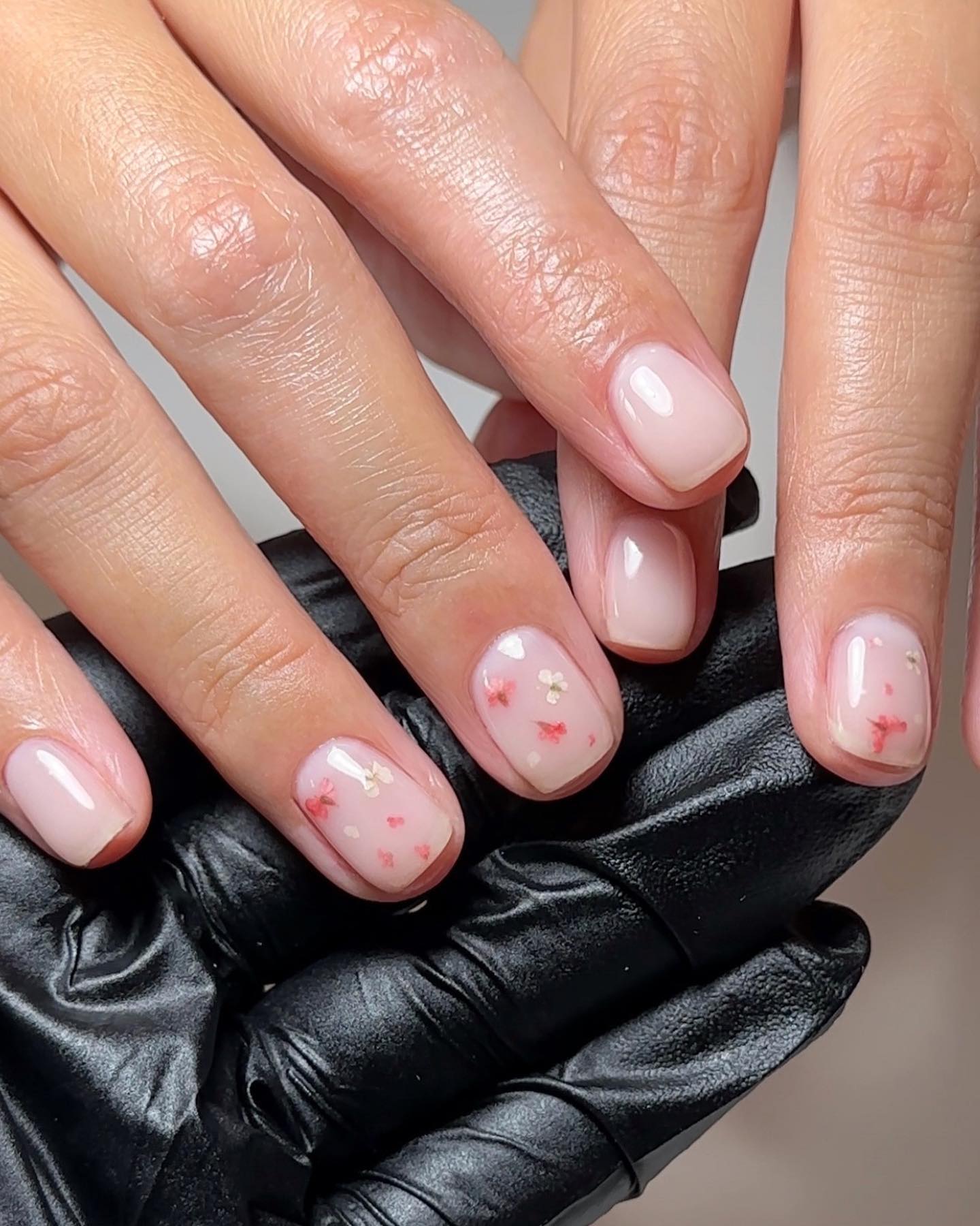 minimalistic nail art