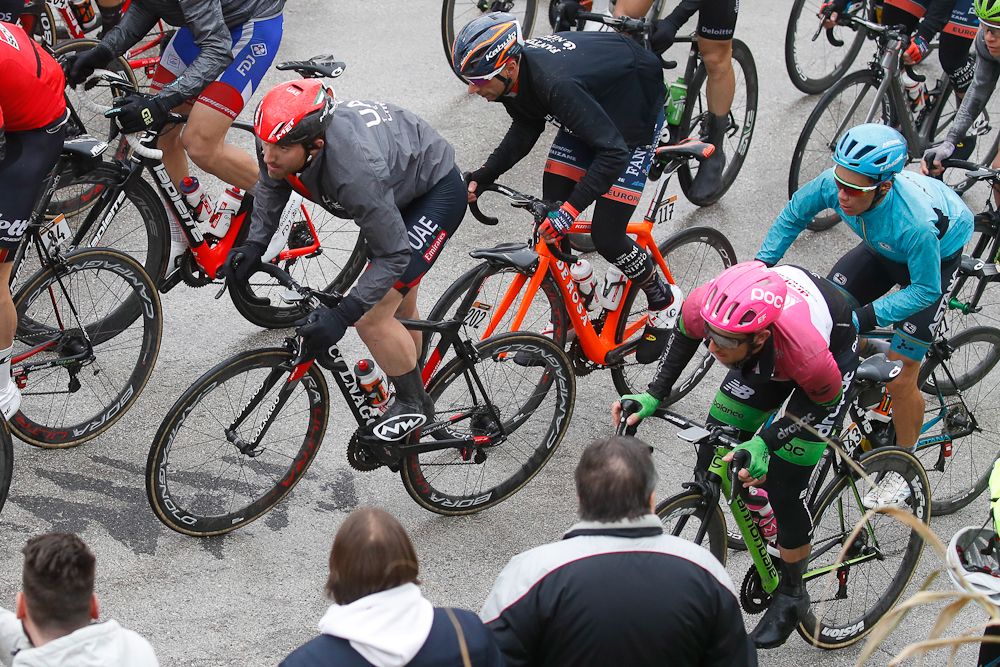 The Tirreno peloton in action
