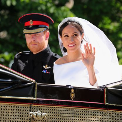 Bride, Motor vehicle, Vehicle, Ceremony, Wedding, Marriage, Classic, Event, Tradition, Luxury vehicle, 