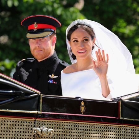 Bride, Motor vehicle, Vehicle, Ceremony, Wedding, Marriage, Classic, Event, Tradition, Luxury vehicle, 