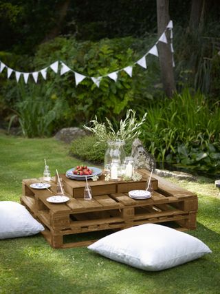 pallet furniture ideas: picnic table