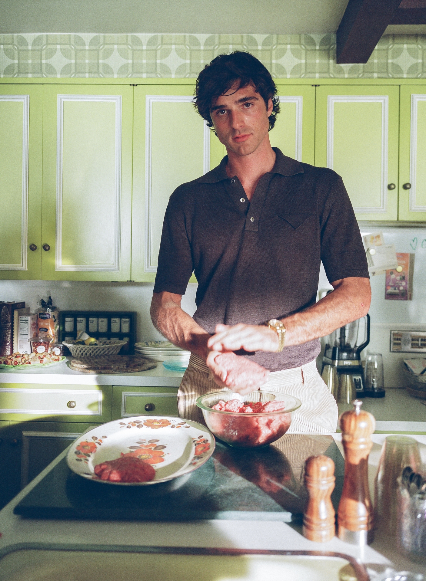 jacob elordi as nate in a kitchen making burgers with raw meat in a euphoria season 3 still