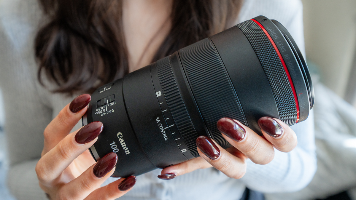 Canon RF 100mm F2.8L Macro IS USM in the hand