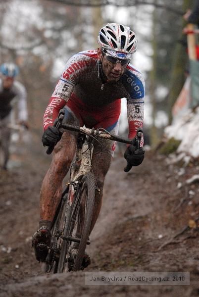 Martin Zl&aacute;mal&iacute;k gives chase en route to 2nd place.