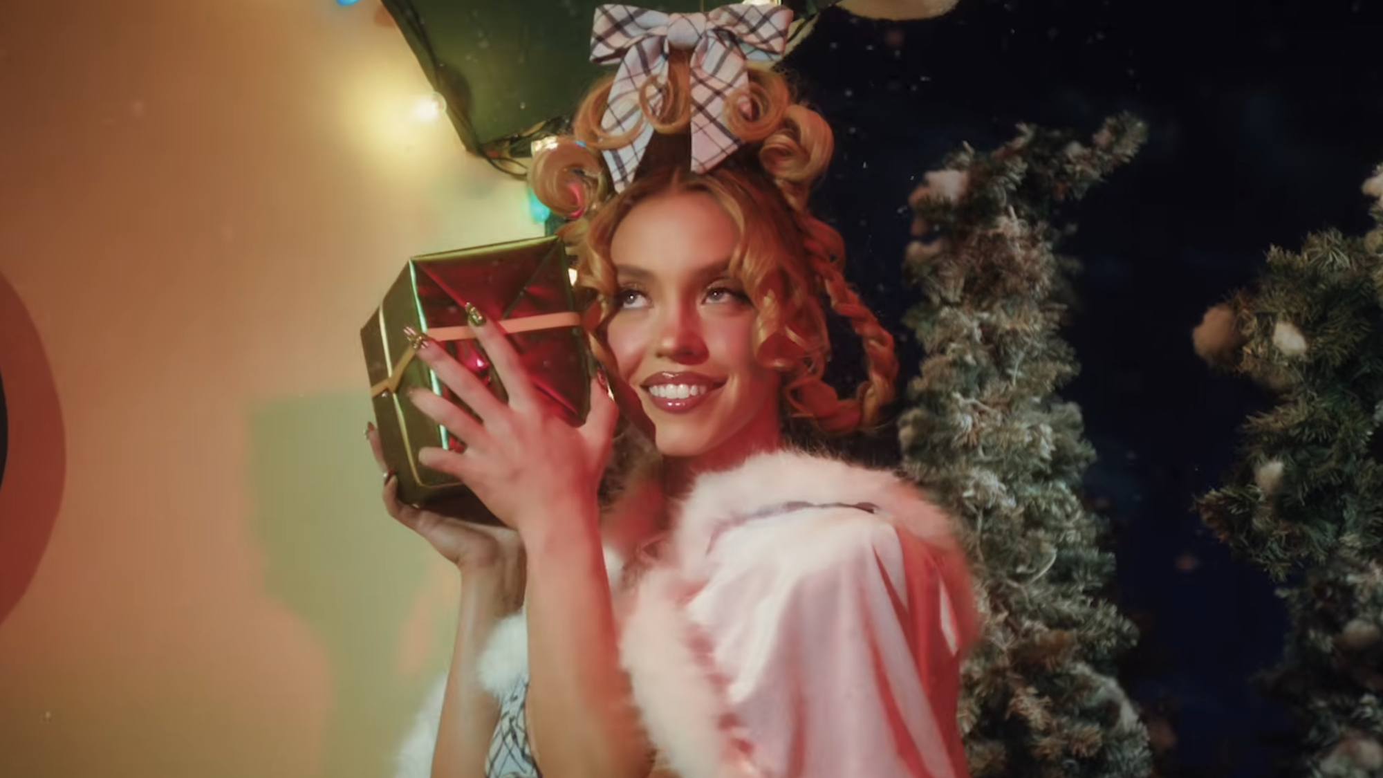 Sydney Sweeney portrays Cindy Lou Who from How the Grinch Stole Christmas in a new ad for her SYRN brand.