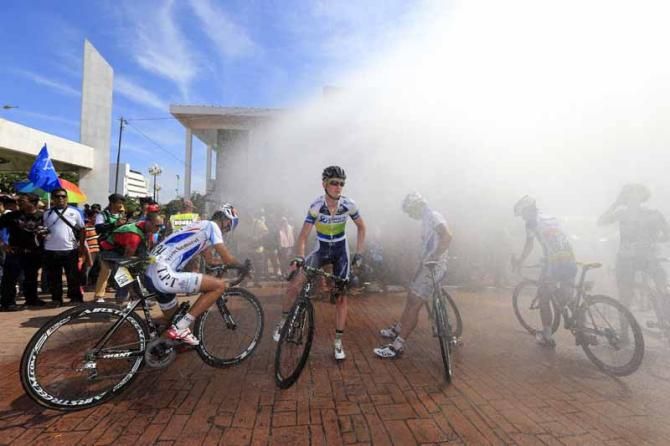 Pieter Weening cools off after another hot stage