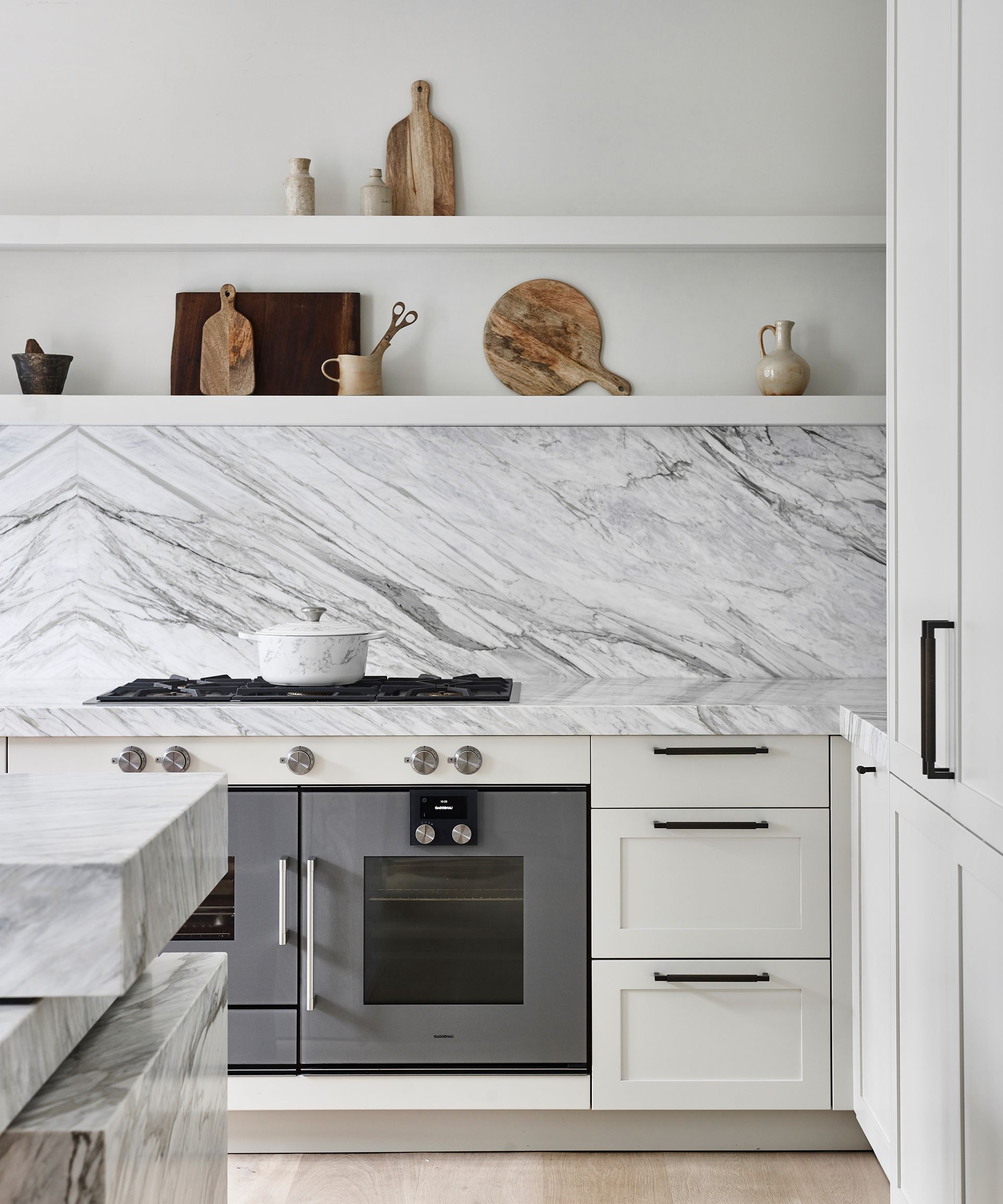 This London kitchen is the epitome of serene elegance - here’s how it ...