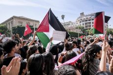 Several thousand demonstrators, mostly young people, show their support for Palestine