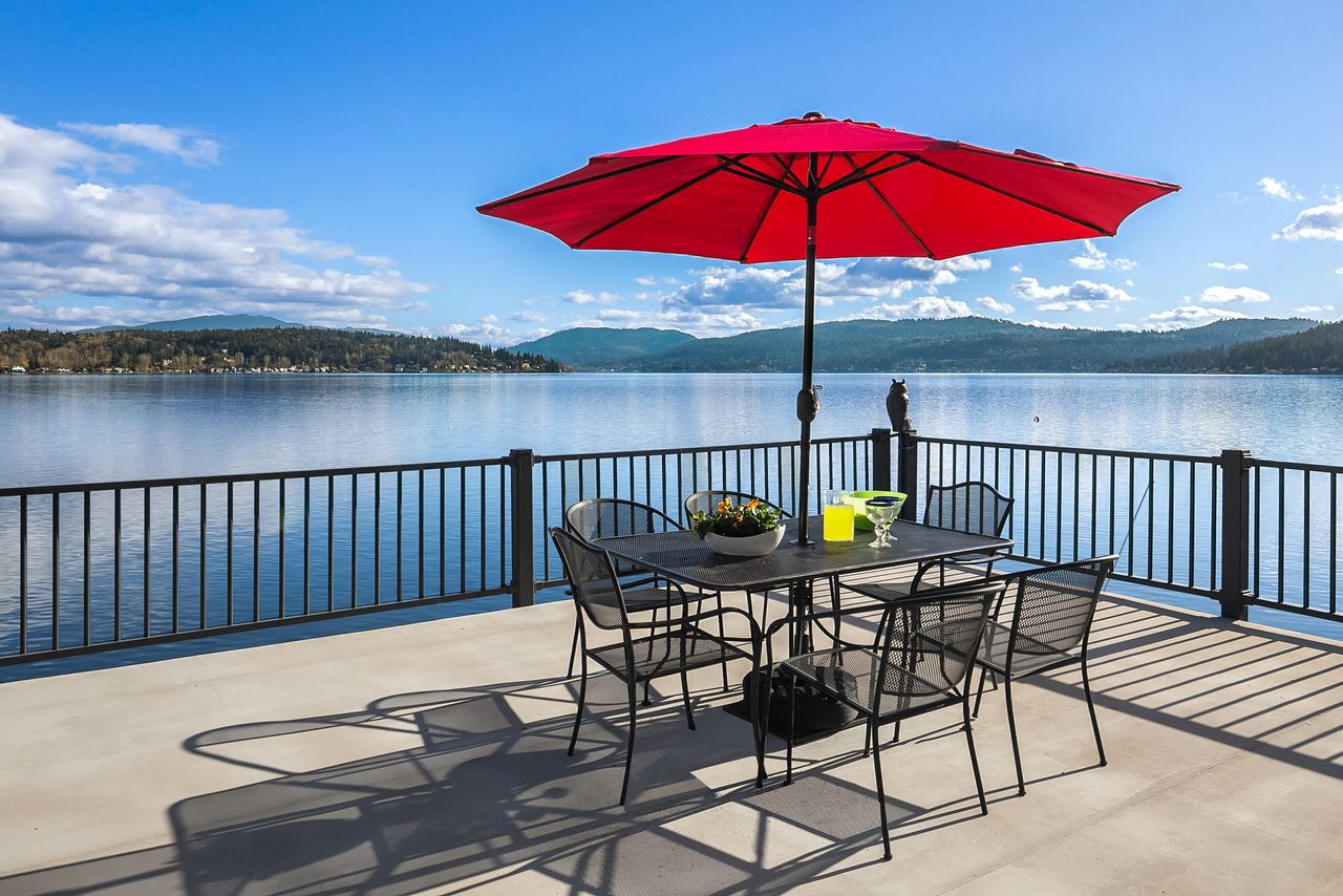 A home for sale on Lake Sammamish in Washington state.