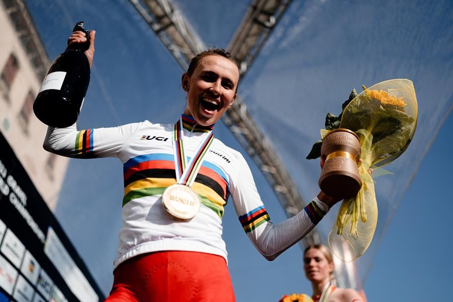 Kasia Niewiadoma wins the 2023 UCI Gravel World Championships