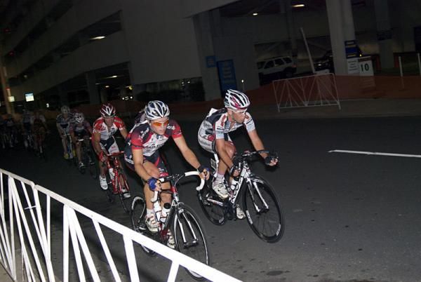 Jonathan Clarke (UnitedHealthCare p/b Maxxis) at the front of the decisive 22-man split.
