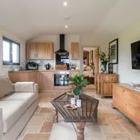 Holders Cottage, RudfordDistance: Holders Cottage, RudfordDistance: