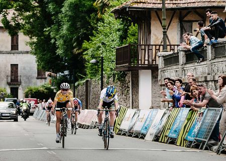 Emma Johansson (Orica-AIS) takes the final stage win ahead of overall winner Katarzyna Niewiadoma (Rabo Liv Women)