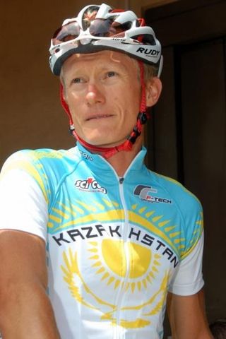 Alexandre Vinokourov is back, looking trim and fit.