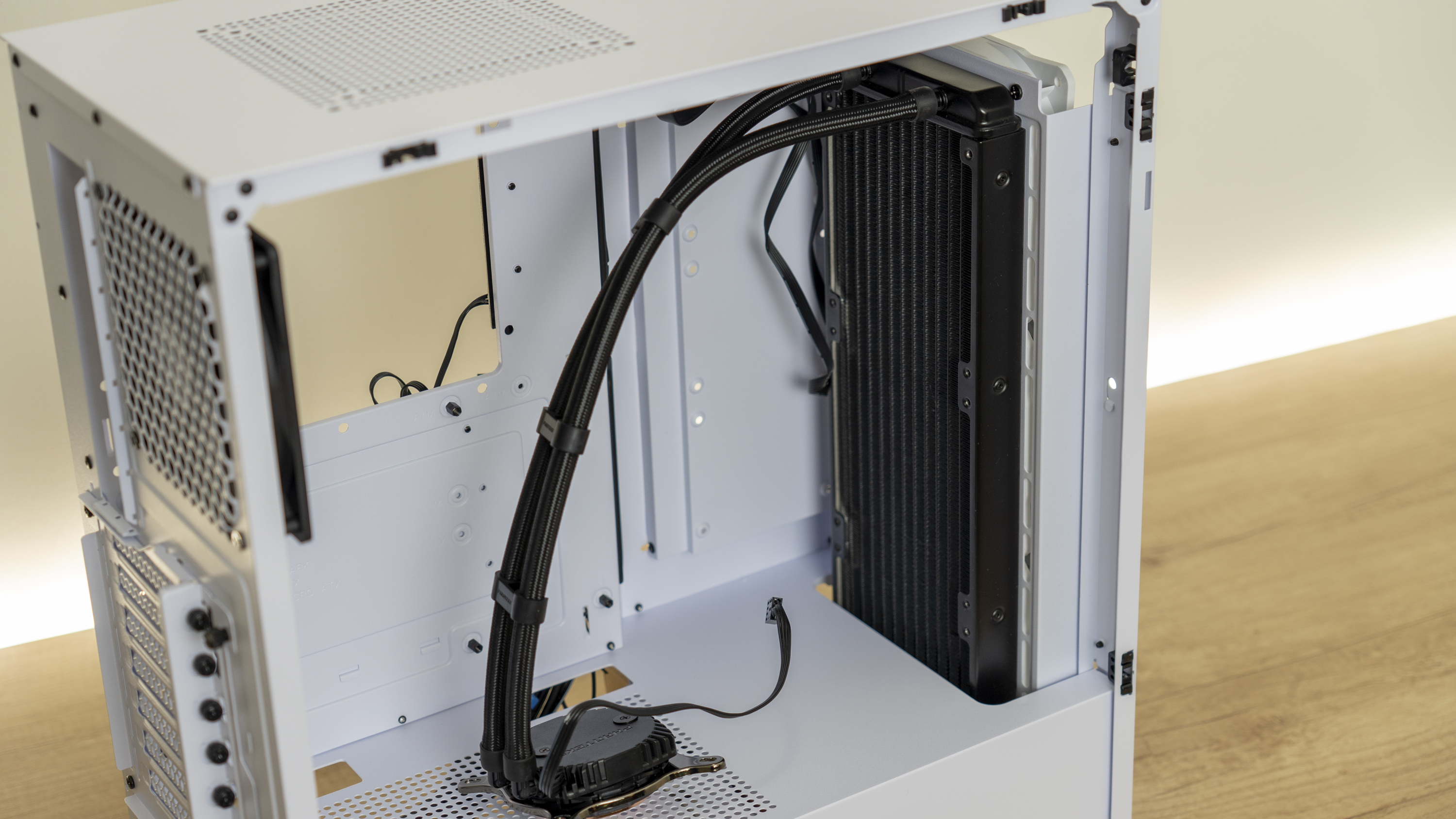 Thermaltake Divider 300TG ARGB Snow Edition