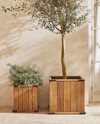 Two different sized wooden flower pots that's a part of Zara Home's sale.