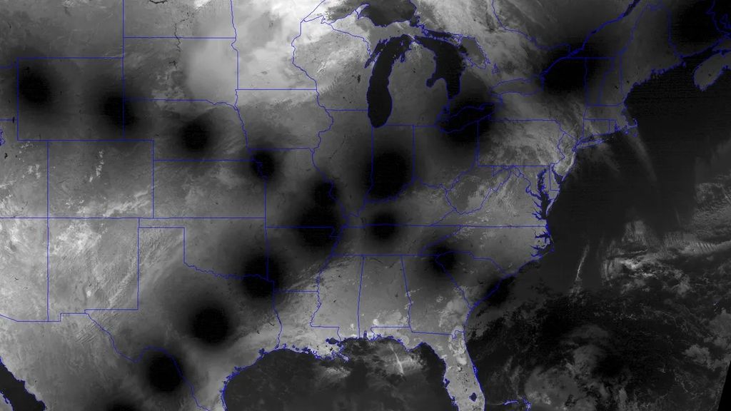 Eclipse from space: Paths of 2024 and 2017 eclipses collide over US in ...