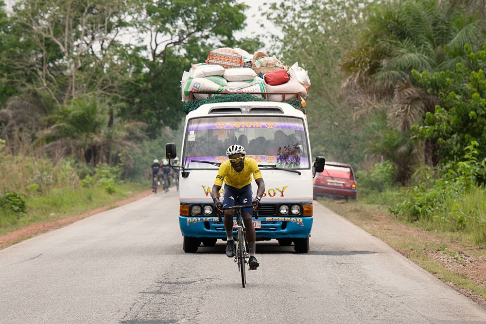 Race leader Osman T Kalokoh (Lunsar A) missed the move on Stage 2 and fights on valiantly to try and reduce the deficit. The racing is on open roads and other road users respect the race with varying degrees of patience.