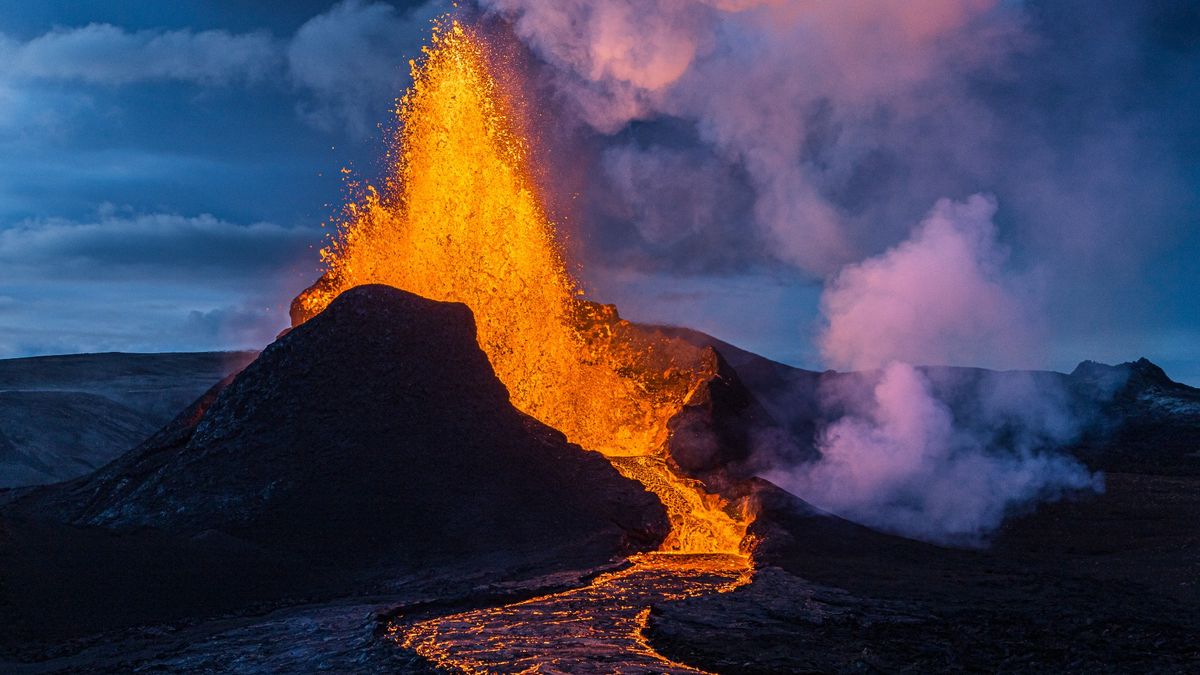 3 main types of volcanoes