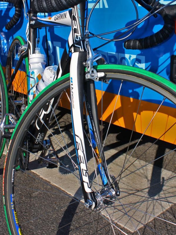Slightly longer fork blades and a carved-out crown on Tyler Farrar's (Garmin-Transitions) Felt F1 provide lots of tire clearance.