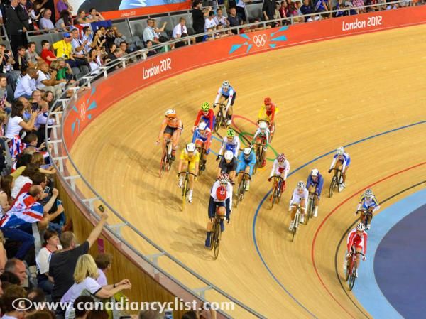 The women's field during the elimination race