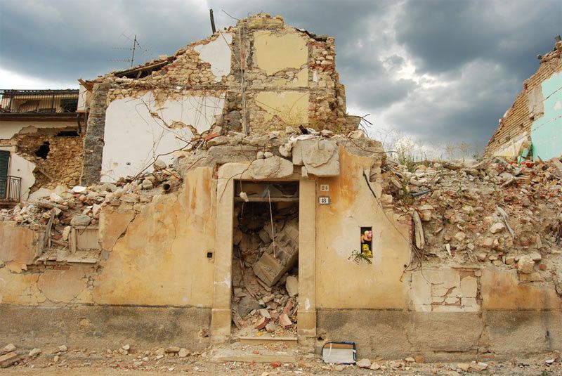 destruction from the L&#039;Aquila earthquake in Italy