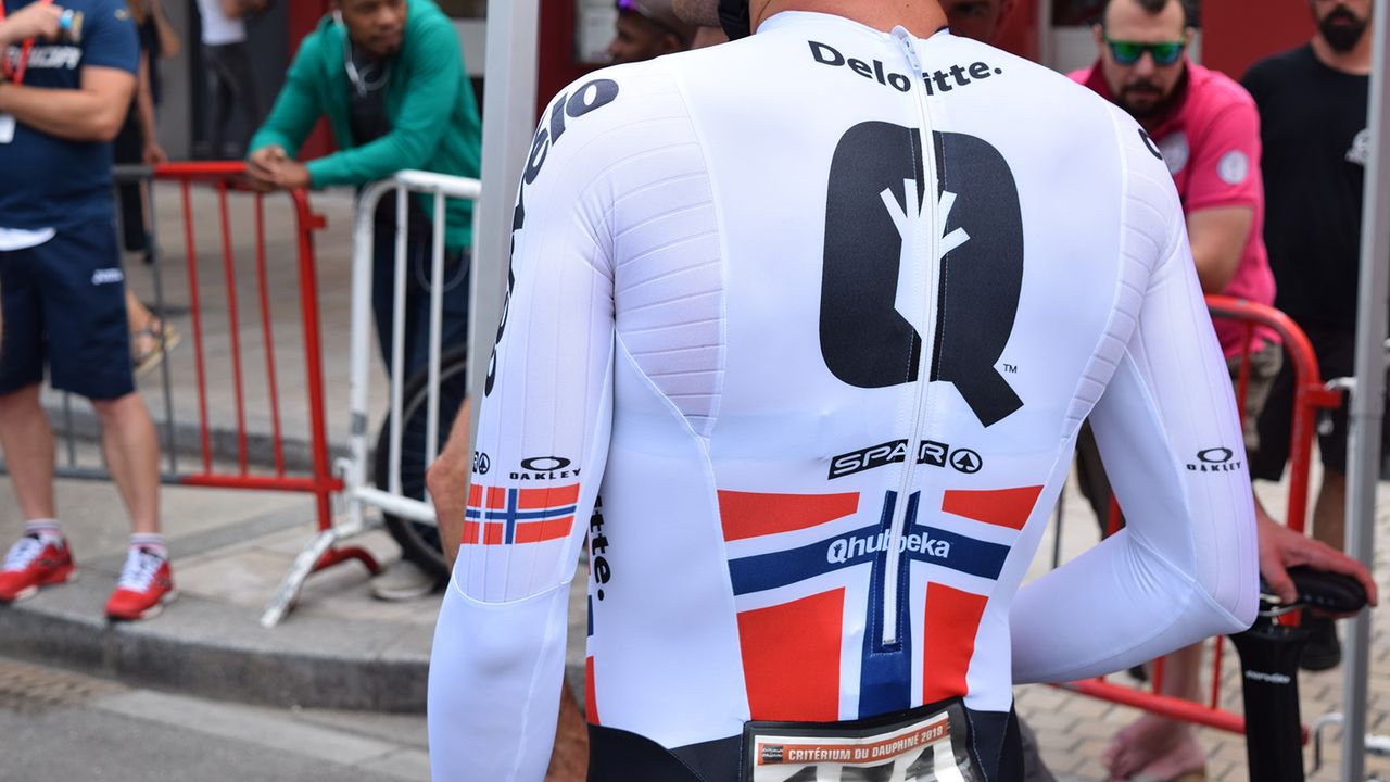 Boasson Hagen's speedsuit had an interesting cut with the ribbed aero sleeves wrapping around the top of the shoulders and a much high than usual collar at the front