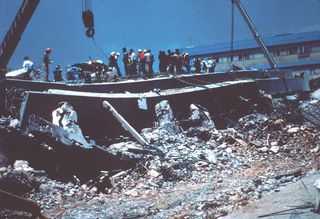 mexico-1985-earthquake-damage-hospital-110919-02