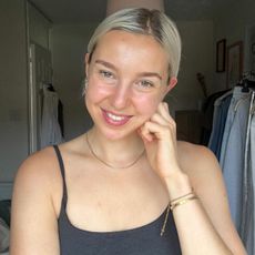 Health writer Ash S trying the hollow hold workout move every day from home