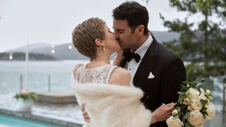 Ben Lawson (johnny) and Sarah Chalke (Kate) getting remarried in Firefly Lane season 2