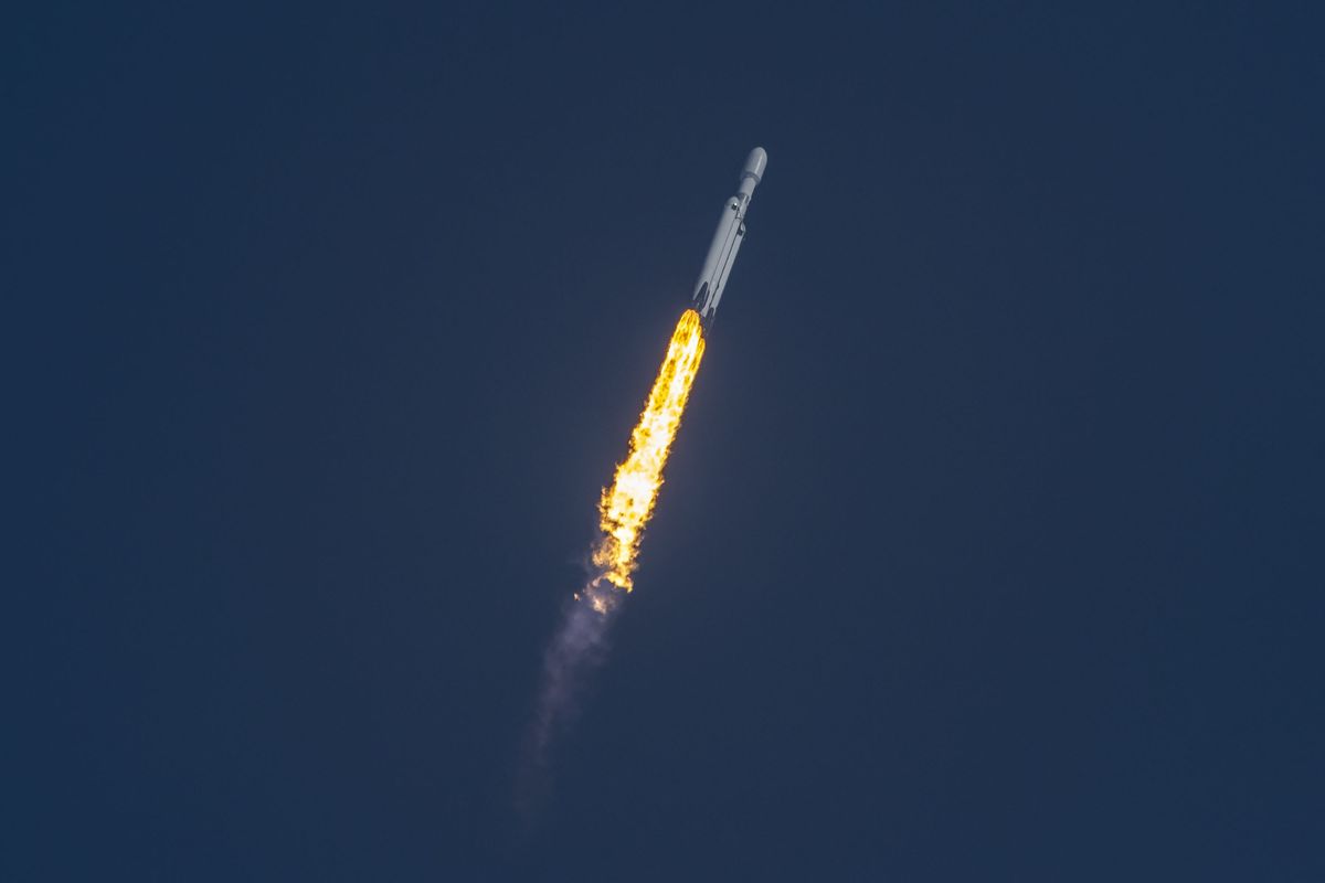 Guarda la missione di lancio militare di SpaceX Falcon Heavy domenica
