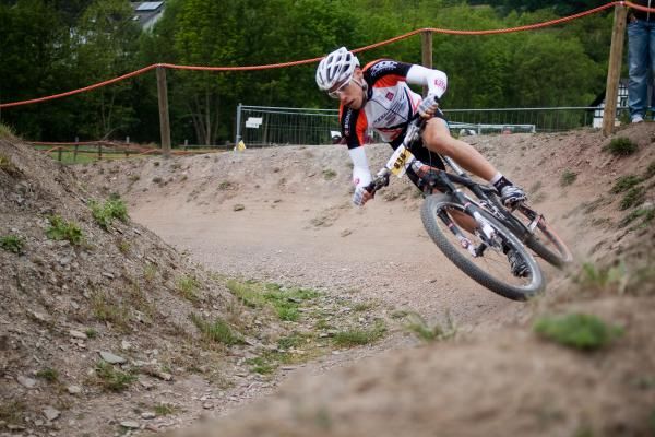 Thomas Litscher (Felt-&Ouml;tztal-X Bionic) takes a corner
