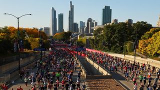 Runners start the 2022 Chicago Marathon