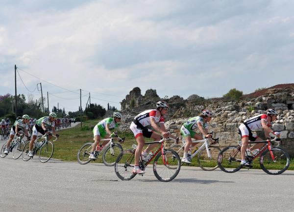 The peloton on stage 1