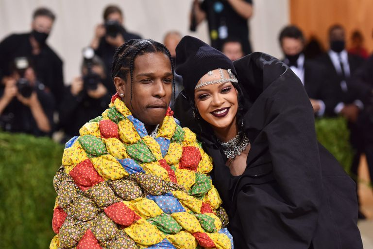 Rihanna pregnant NEW YORK, NEW YORK - SEPTEMBER 13: ASAP Rocky and Rihanna attend 2021 Costume Institute Benefit - In America: A Lexicon of Fashion at the Metropolitan Museum of Art on September 13, 2021 in New York City. (Photo by Sean Zanni/Patrick McMullan via Getty Images)