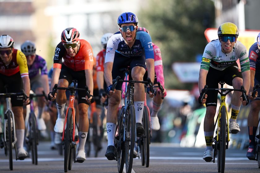 Ethan Vernon beats Matthew Brennan and Kaden Groves to take victory on stage two at Volta a Catalunya 2025