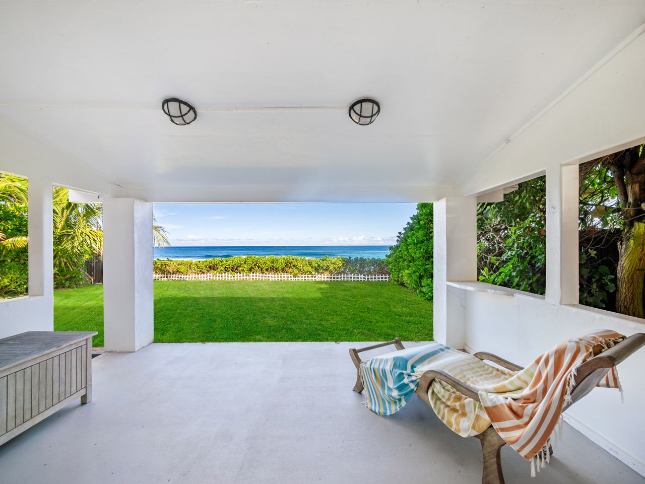 Home for sale in Hawaii on the beach.
