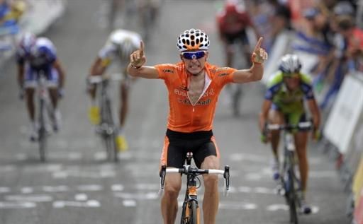 Igor Anton (Euskaltel-Euskadi) wins stage four to Valdepe&ntilde;as de Ja&eacute;n.