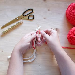 wrapping yarn around macrame string