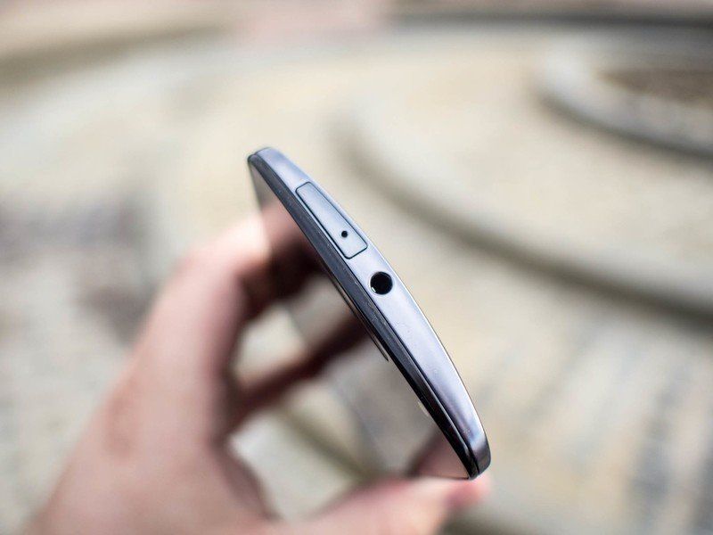 Droid Maxx 2 top ports