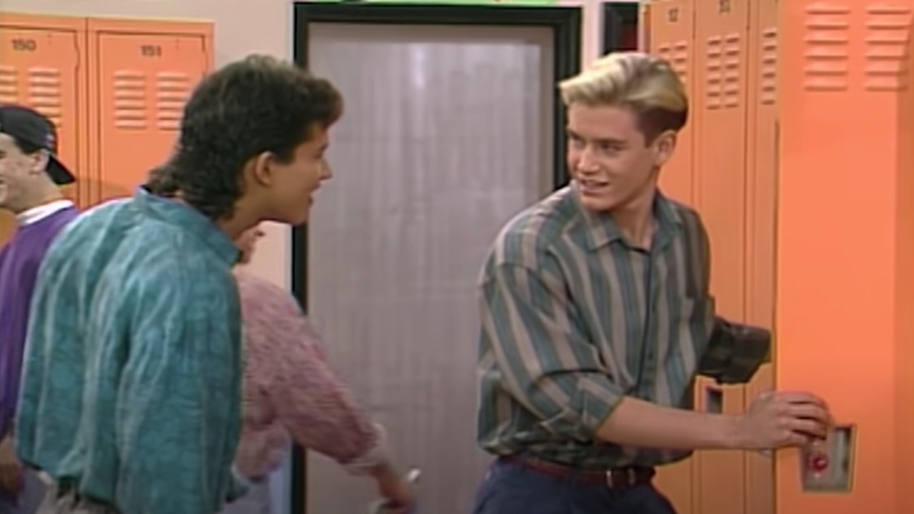 AC Slater (Mario Lopez) and Zack (Mark Paul Gosselaar) before the infamous fight scene in Saved by the Bell