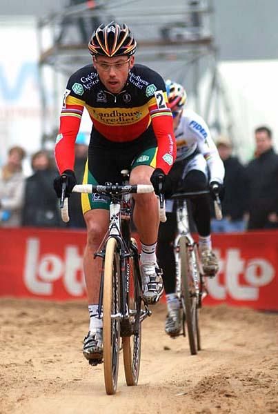Sven Nys (Landbouwkrediet Colnago) would outsprint World Champion Zdenek Stybar (Telenet Fidea) for the win.