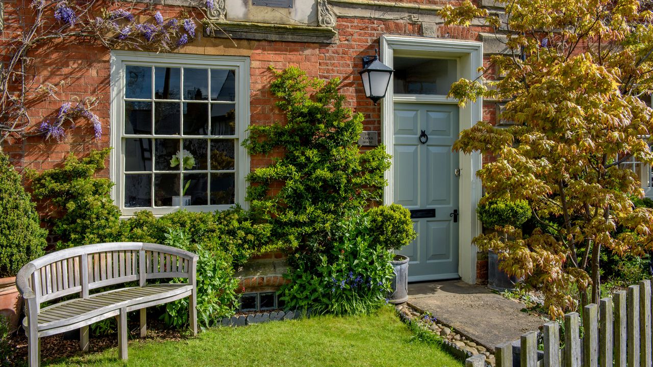 Front garden with bench