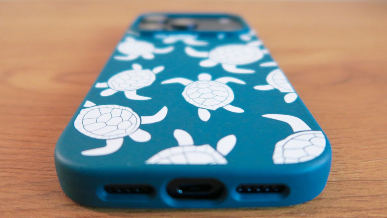 iPhone 17 series case roundup Wave Case perspective