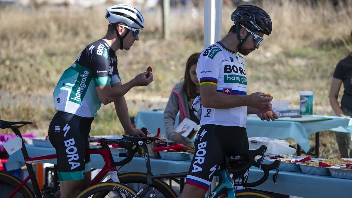 Bodnar and Sagan refuel at one of three food stops during the ride