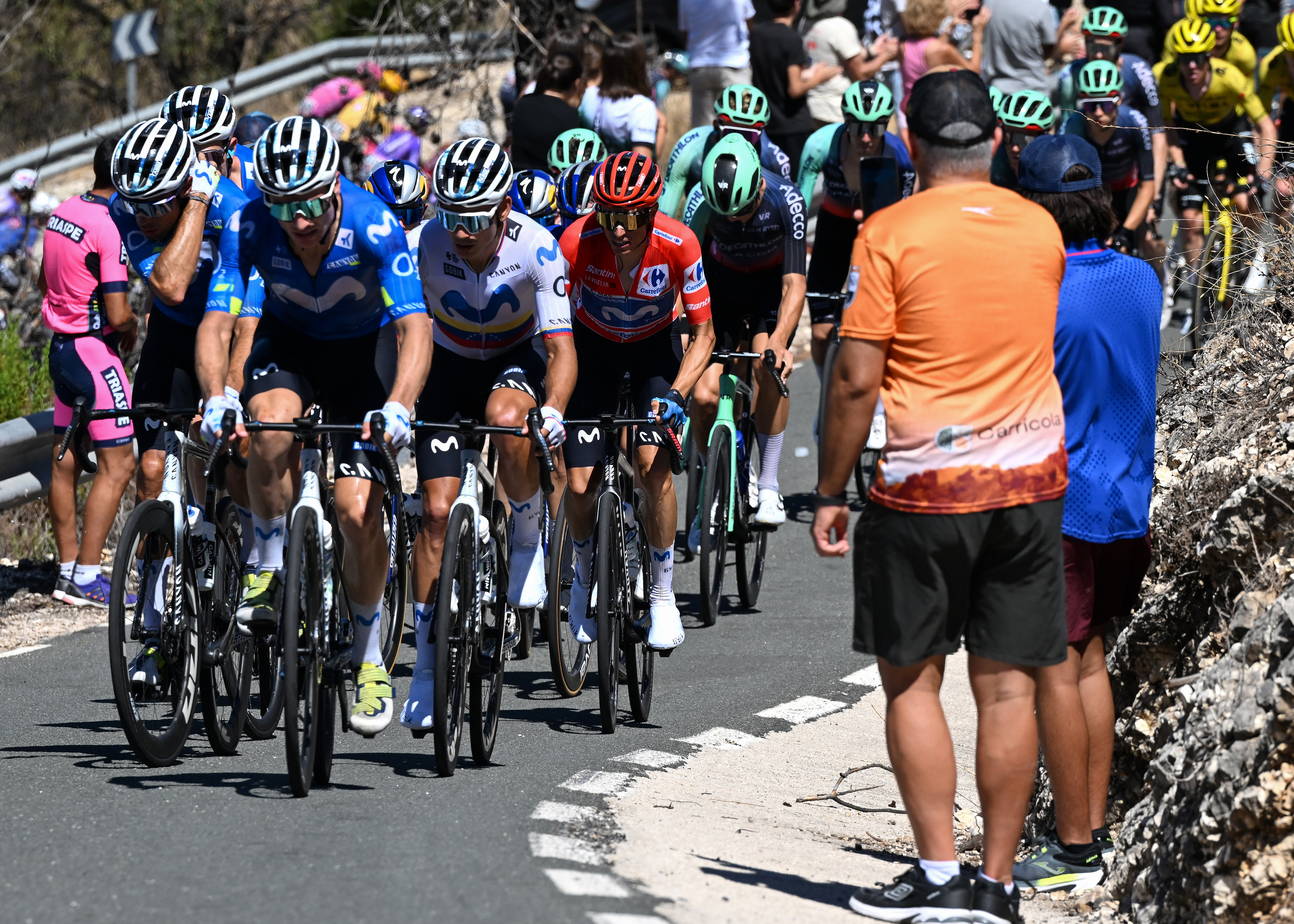 Vuelta a Espa&ntilde;a stage 9 LIVE: Movistar try to control gap up to 20 rider breakaway in searing heat