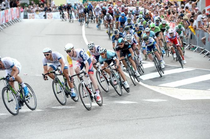 Marcel Kittel (Argos - Shimano) follows his leadout