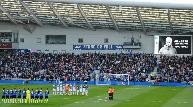 Tottenham and Brighton players observe a minute&#039;s silence for Spurs&#039; former fitness coach Gian Piero Ventrone ahead of their match at the Amex.